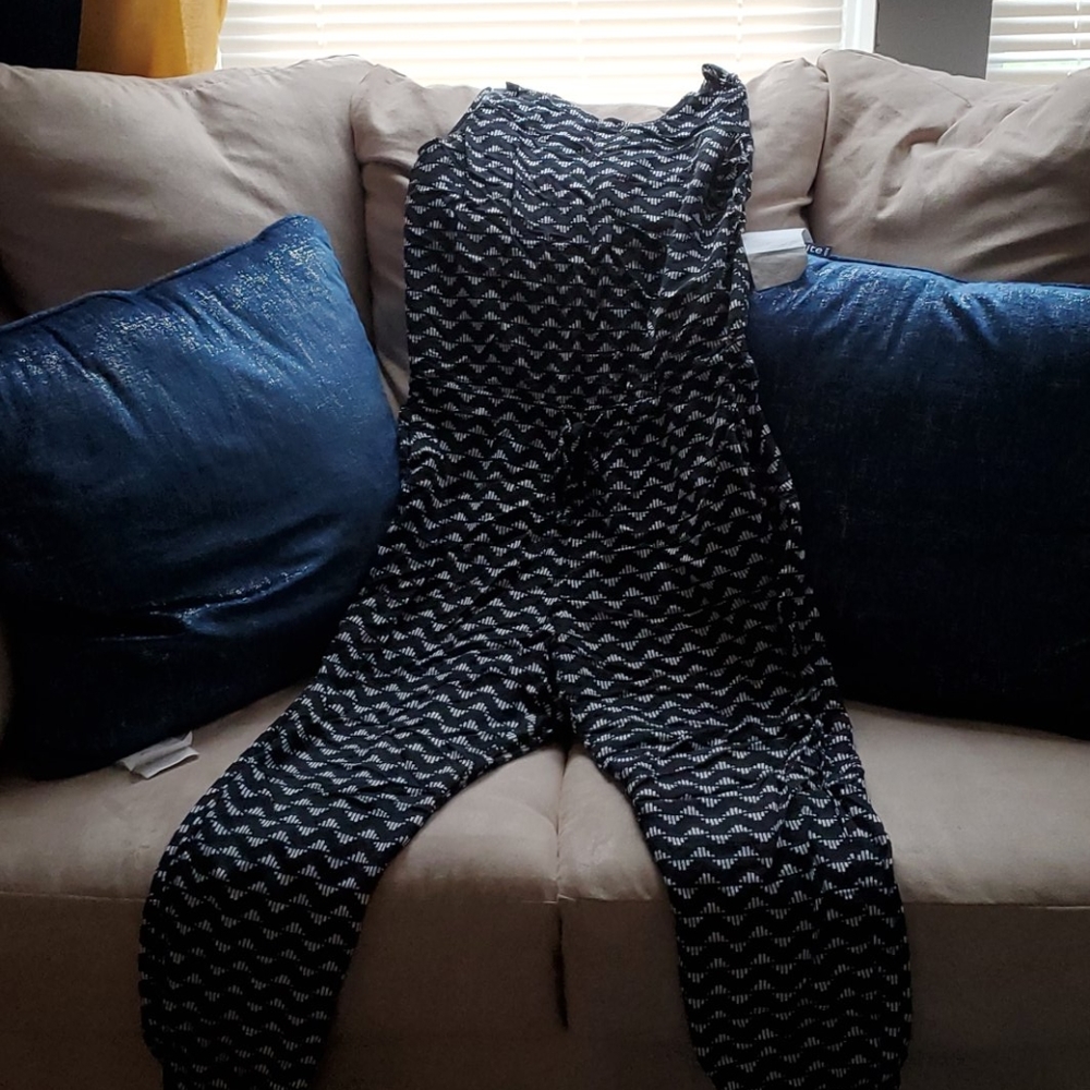 Black and white Jumper